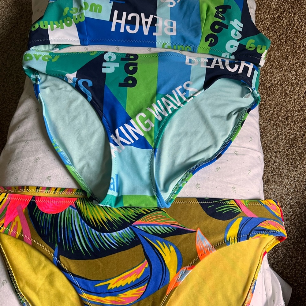 Aerie Bikini Set- plus extra bottoms. Top is XL, bottoms L- NWT